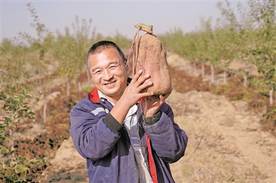 <p>　　深耕特色产业推动移民致富增收。</p>