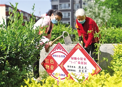 <p>　　石嘴山市大武口区积极探索成立“红色物业”，推动物业服务融入基层社会治理，全面提升城市精细化管理服务水平。　　　　　　　　　　　　　本报记者　王晓龙　摄</p>