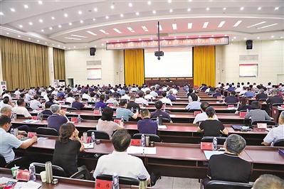 <p>　　区管干部学习贯彻习近平总书记视察宁夏重要讲话精神集中轮训班。</p><p>　　本报记者　李志廷　摄</p>