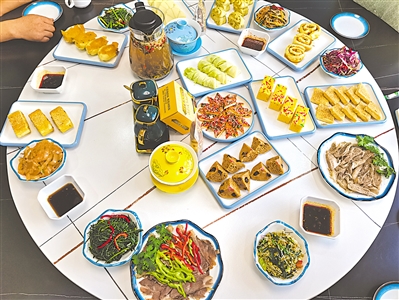 <p>　　吴忠早茶正把“吃在吴忠”品牌优势转化为经济优势。</p>