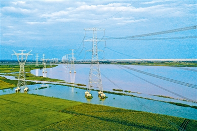 <p>　　宁夏电力外送大通道±800千伏灵绍直流输电工程。　（资料图片）　</p>