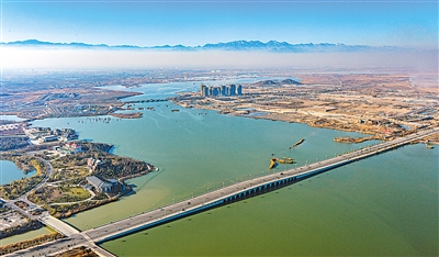     10年前的银川阅海湾是一片平地。（摄于2012年）